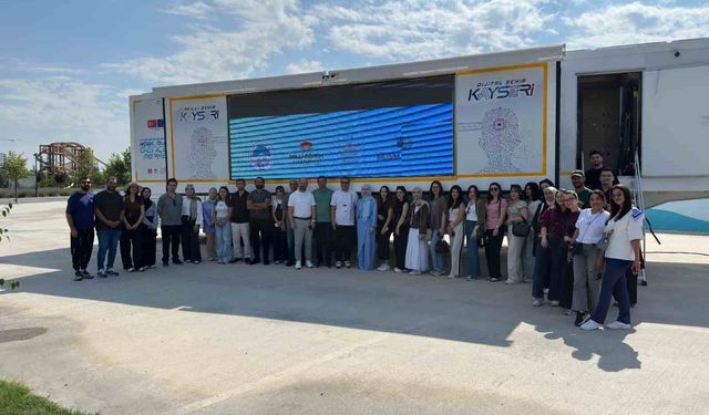 Kayseri Büyükşehir, 500'ü aşkın öğretmen adayını geleceğin teknolojileriyle buluşturuyor