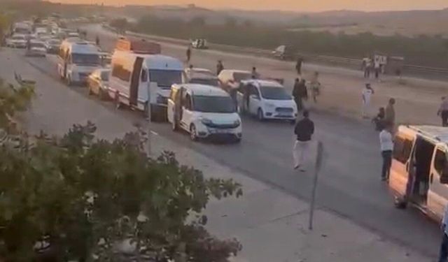 Kazada 3 kişinin hayatını kaybettiği Gaziantep-Nizip kara yolunda eylem