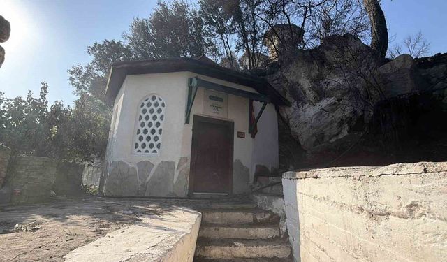 Kazdağları'ndaki yangın türbeye ulaşmadan söndürüldü