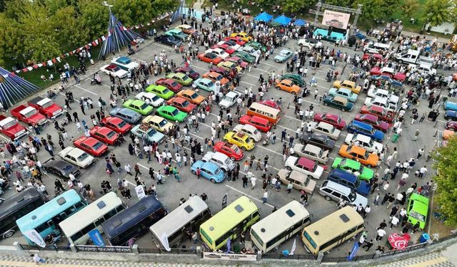 Klasik otomobil tutkunları Arnavutköy'de buluştu