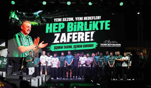 Kocaelispor yeni sezon öncesi gövde gösterisi yaptı: Metehan tanıtıldı, taraftar Buray'la coştu