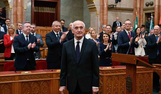 Macaristan'da eski Yüksek Mahkeme Başkanı Baka, cumhurbaşkanı seçildi