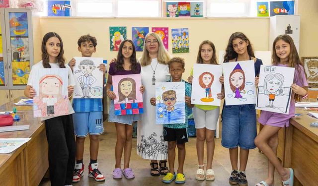Manavgat'ta çocuklar kendi karikatürlerini çizdi