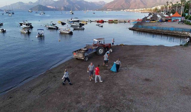 Marmaris'te halk plajları temizleniyor