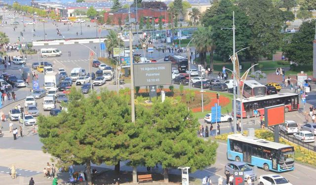 Meydanda trafik yoğunluğu