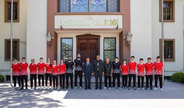 Milli badmintoncular Avrupa Şampiyonası öncesi Erzincan'da kampta