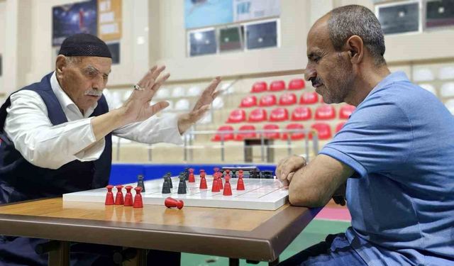 Muş'ta 1. Uluslararası Dama Turnuvası heyecanı sürüyor