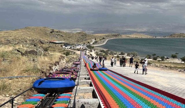 Niğde'deki renkli kaydırağa rekor ilgi