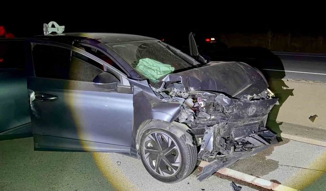 Otomobille hafif ticari araç çarpıştı:8 yaralı