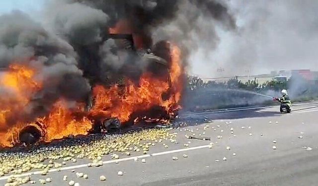 Otoyolda feci kaza: Tır alev aldı, 1 kişi hayatını kaybetti