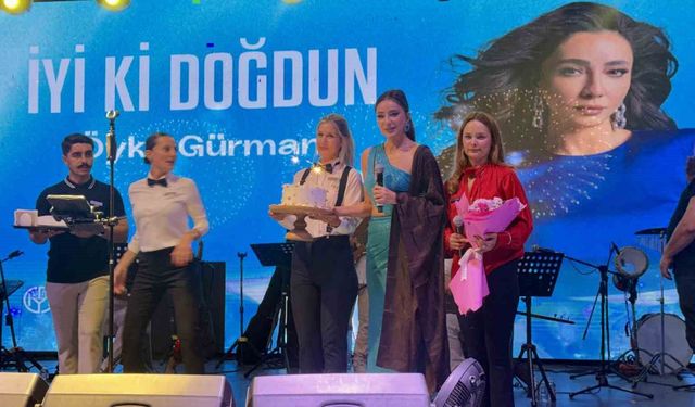 Öykü Gürman'dan Bodrum'da unutulmaz konser, sahnede doğum günü sürprizi