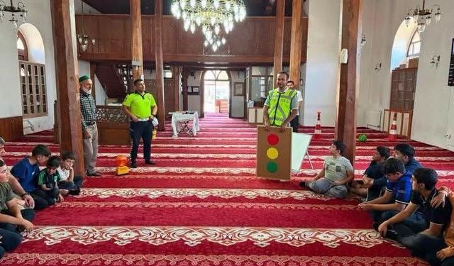 Refahiye'de öğrencilere trafik güvenliği eğitimi verildi