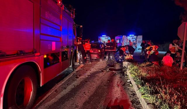 Sakarya'da iki otomobilin çarpıştığı kazada 5 kişi yaralandı
