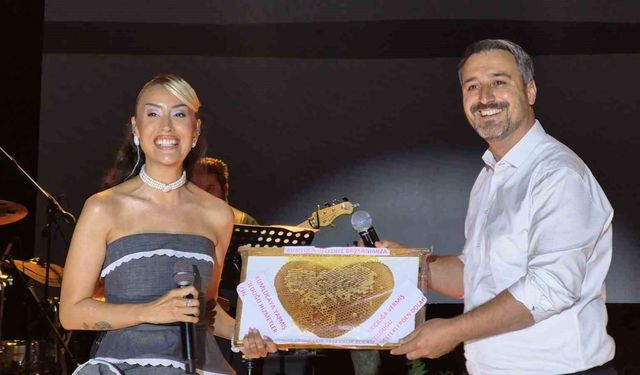 Sanatçı Hande Ünsal'dan evlilik teklifine ''ilginç'' yorumu