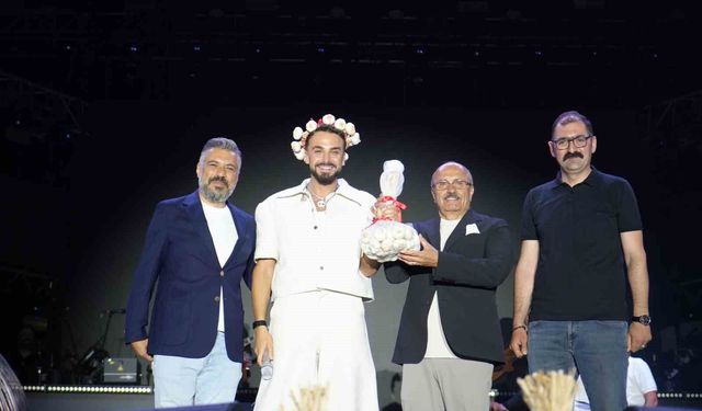Sarımsak festivalinde sahne alan Sefo, binlerce vatandaşa unutulmaz bir gece yaşattı