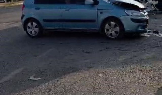 Sivas'ta üç otomobil çarpıştı: 7 yaralı