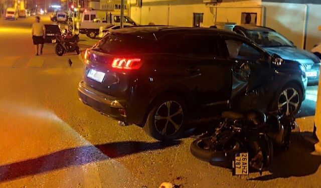 Sivrihisar'da otomobil ile motosiklet çarpıştı, 2 kişi yaralandı