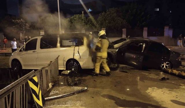 Sultanbeyli'de kaza yapan otomobil alev aldı: Sürücü ve araç sahipleri arasında tartışma çıktı