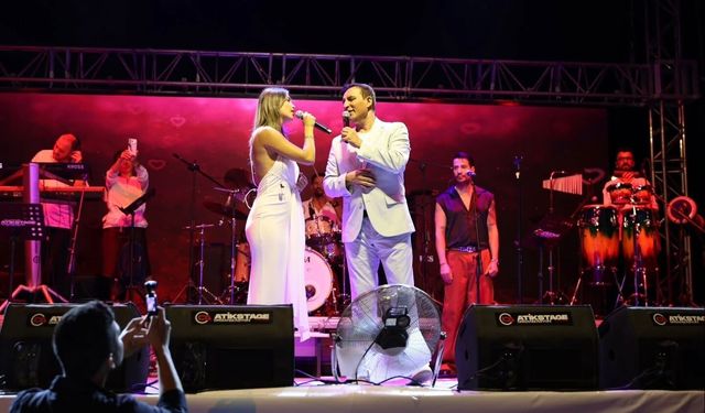 Tavas'ta Zeybek, Kültür ve Sanat Festivali'nde Rafet El Roman rüzgarı esti