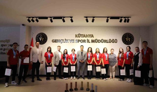 Tavşanlı'nın başarılı sporcuları 7 kupa ve 19 Türkiye derecesi elde etti