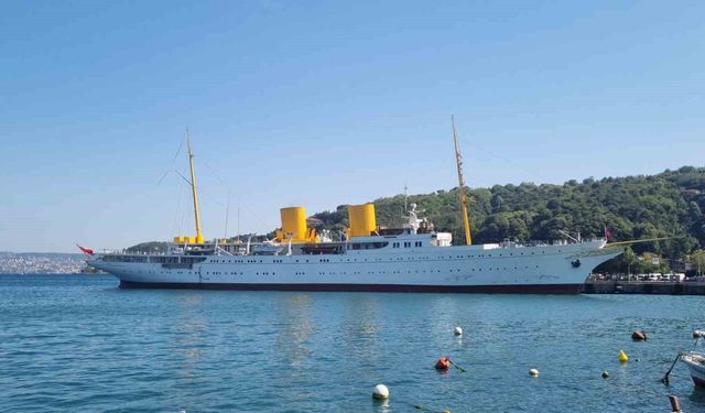 TCG Savanora gemisi İstanbul Boğazı'ndan geçti