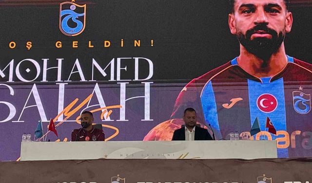 Trabzonspor'da Salah yaklaşık 30 bin taraftar önünde imza attı