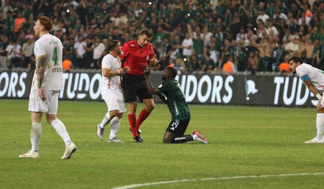 Trendyol Süper Lig: Kocaelispor: 1 - Amed Sportif Faaliyetler: 0 (İlk yarı)