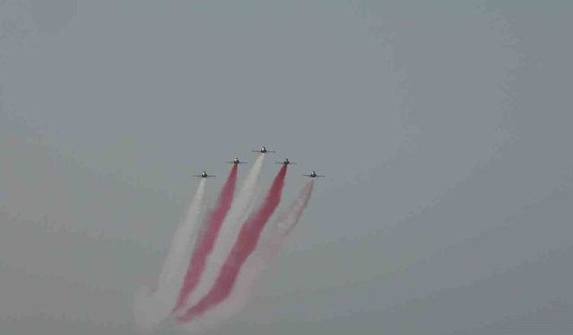 Türk Yıldızları'ndan Yalova semalarında nefes kesen gösteri