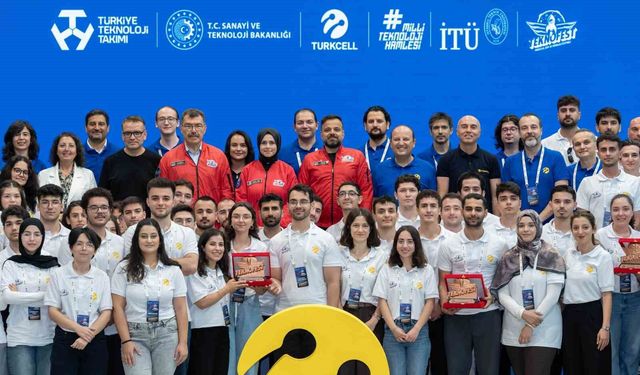 Turkcell ve TEKNOFEST'in '5G ve Yapay Zekâ ile Akıllı Yol Güvenliği Yarışması'nda final heyecanı yaşandı
