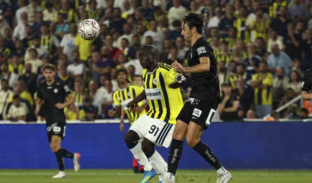 UEFA Şampiyonlar Ligi: Fenerbahçe: 2 - Sturm Graz: 0 (İlk yarı)