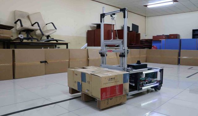 Üniversite öğrencileri fabrikalarda insan gücünü azaltacak yapay zekalı forklift geliştirdi