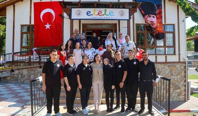 Uşak Belediyesi özel bireyleri iş hayatına kazandıran kafeyi hizmete açtı