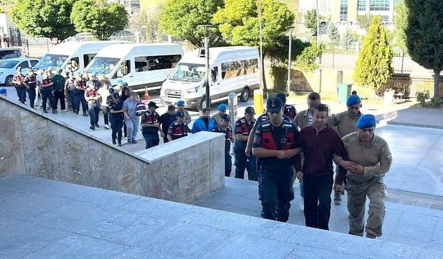 Uşak'ta belediye şirketlerinde sigortalı gösterilip Yalım'ın işletmelerinde çalışanlarına yönelik operasyonda 9 kişi tutuklandı
