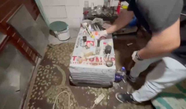 Uyuşturucu taciri suçüstü yakalandı