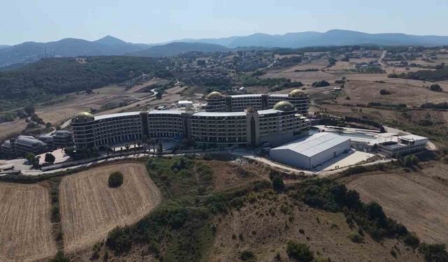 Yalova'da haklarını alamayan çalışanlar otelden ayrılmıyor
