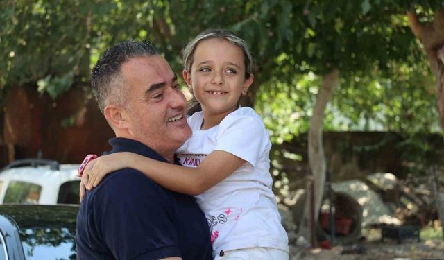 Yangında bisikleti yanan Hazal'a Başkan Arıcı, yeni bisiklet hediye etti