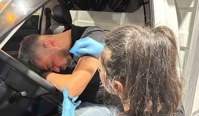 Yasal sınırın 11 katı üzerinde alkollü sürücü akaryakıt alırken direksiyonda sızdı... İlginç anlar kamerada