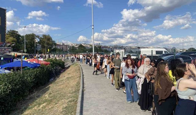 Yenikapı'da konser öncesi kilometrelerce insan ve araç kuyruğu oluştu