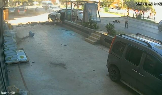 3 kişinin yaralandığı kazada parçalanan otomobilin direksiyonundan yürüyerek indi