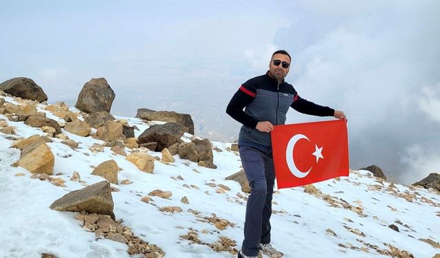 4 bin 811 metrelik Savalan Dağı zirvesine tırmanış