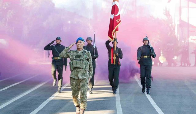 8'inci Komando Tugay Komutanlığı'nda sancak ve komuta devir teslim töreni düzenlendi