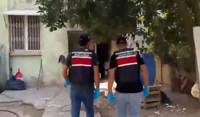Adana'da evde 1 ton 670 litre kaçak alkol ele geçirildi