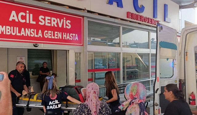 Adana'da otomobil takla attı: 6 yaralı