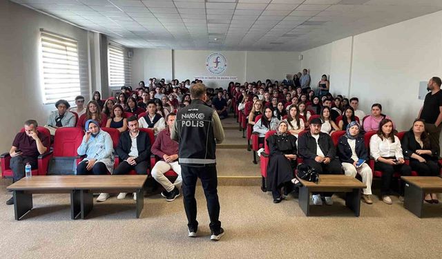 Afyonkarahisar'da üniversite öğrencilerine 'Narko Gençlik' eğitimi