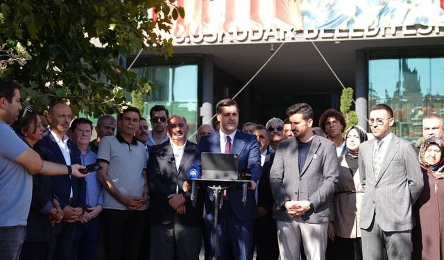 AK Parti'den Üsküdar Belediyesi'ne 'hizmetsizlik' protestosu