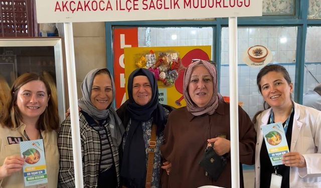 Akçakoca'da sağlıklı beslenme için farkındalık standı kuruldu