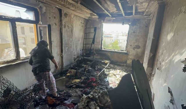 Aksaray'da çakmakla oynayan 2 yaşındaki çocuk evi yaktı