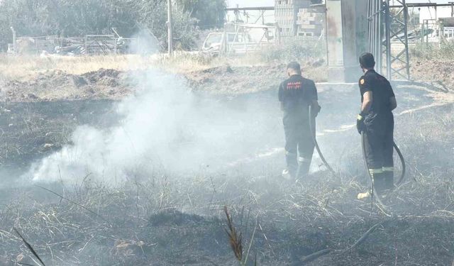 Aksaray'da kurumuş otların tutuşması ile yangın çıktı