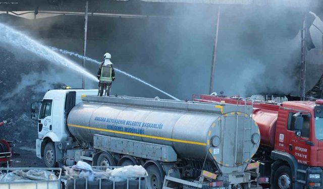 Ankara'da geri dönüşüm merkezinde yangın