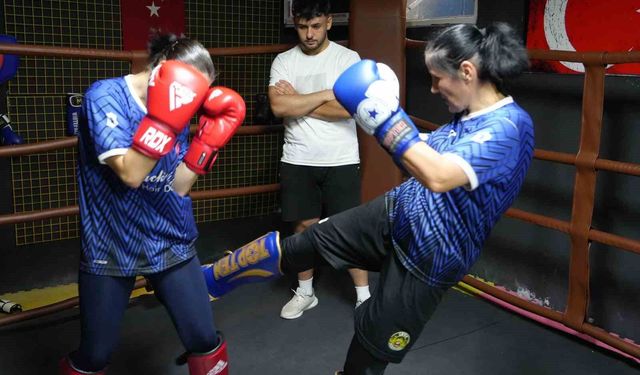 Anne ve iki kızı aynı ringde şampiyonluk için çalışıyor